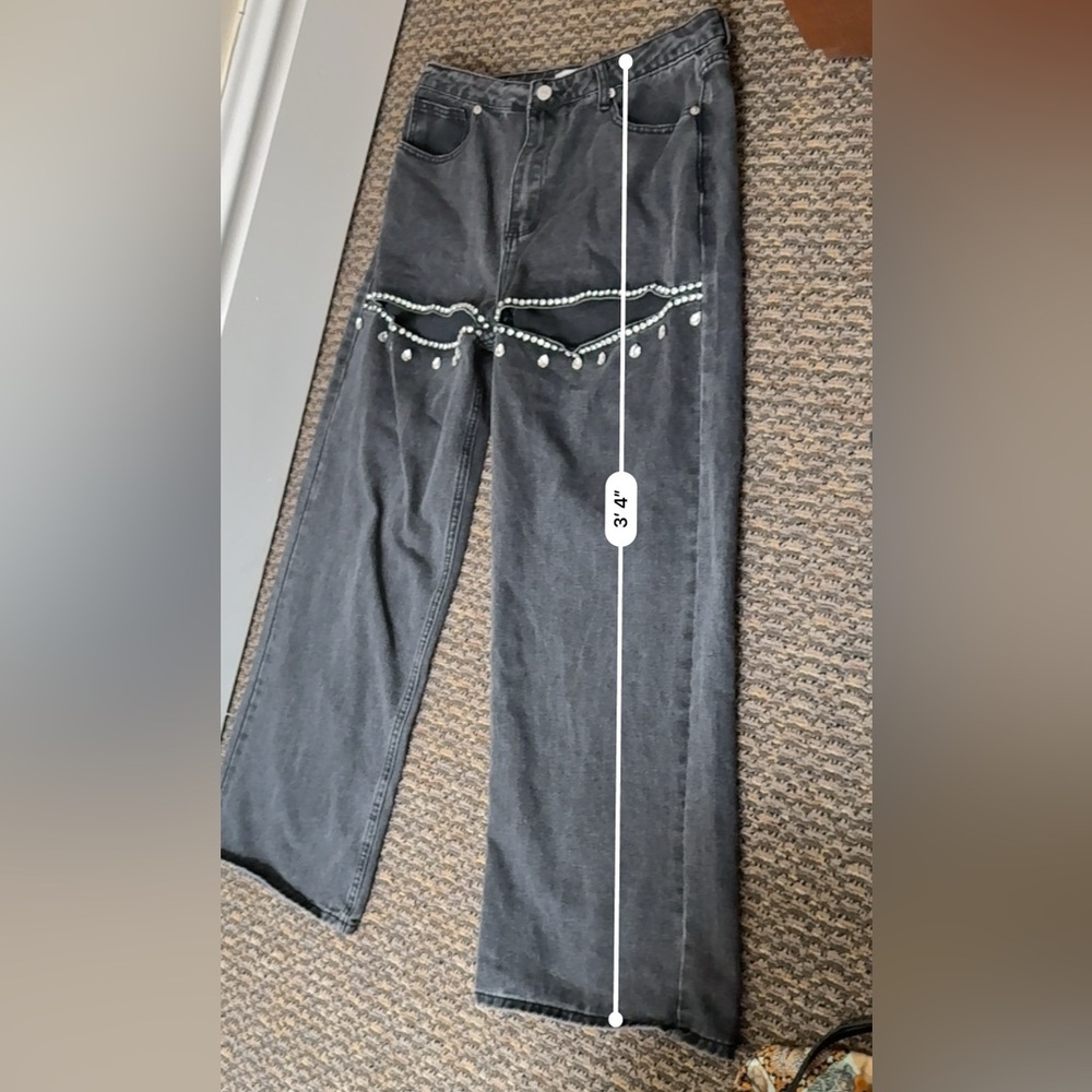4/$20 ✨ Forever 21 Premium Black Wash Jeans Rhinestone Cutout Knee Size 31 - Picture 2 of 7